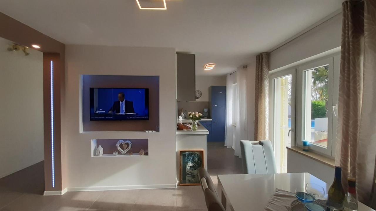 Villa Elke Maria With Overflow Pool And Hydromassage Novigrad  Bagian luar foto