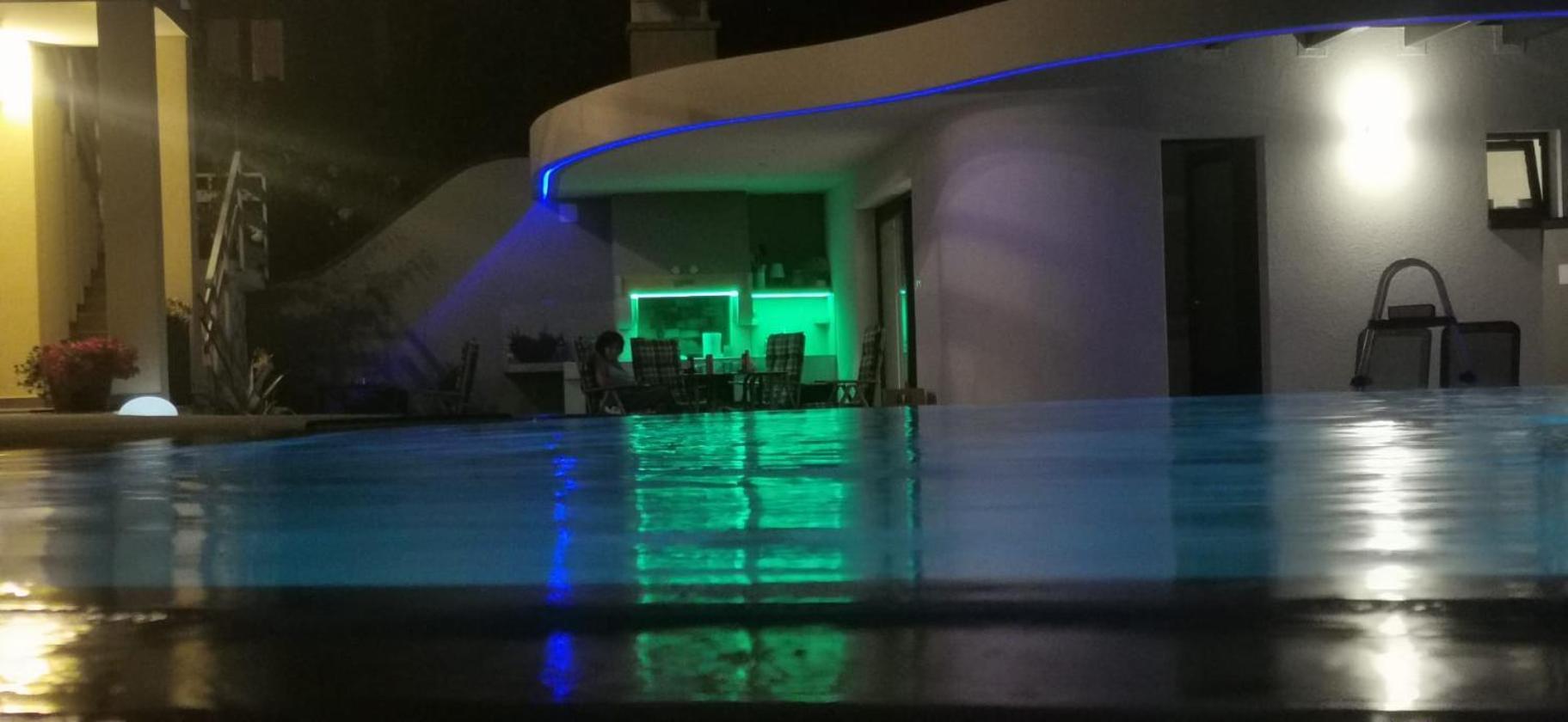Villa Elke Maria With Overflow Pool And Hydromassage Novigrad  Bagian luar foto